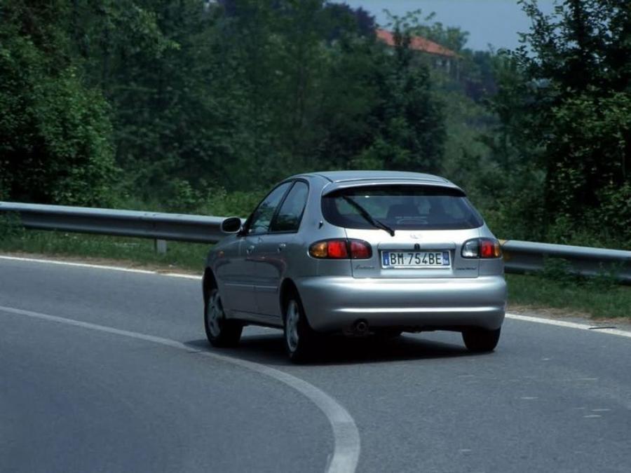  Daewoo Lanos 5-Door 2000 года  (фото 5 из 10)